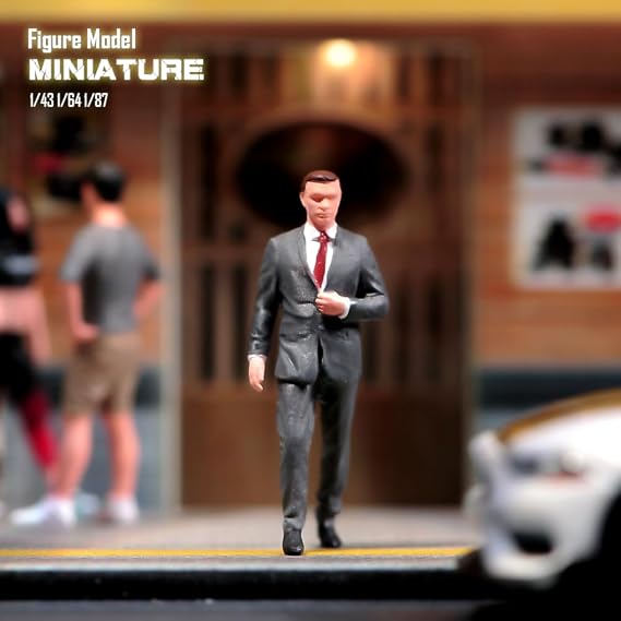 1/87 1/64 1/43 1/24 Scale Miniature Action Figure Doll Model Walking Man Wearing Suit Resin Figurine Model Creative Scene Dolls Props for Cars Display (Painted, 1:24 Scale)