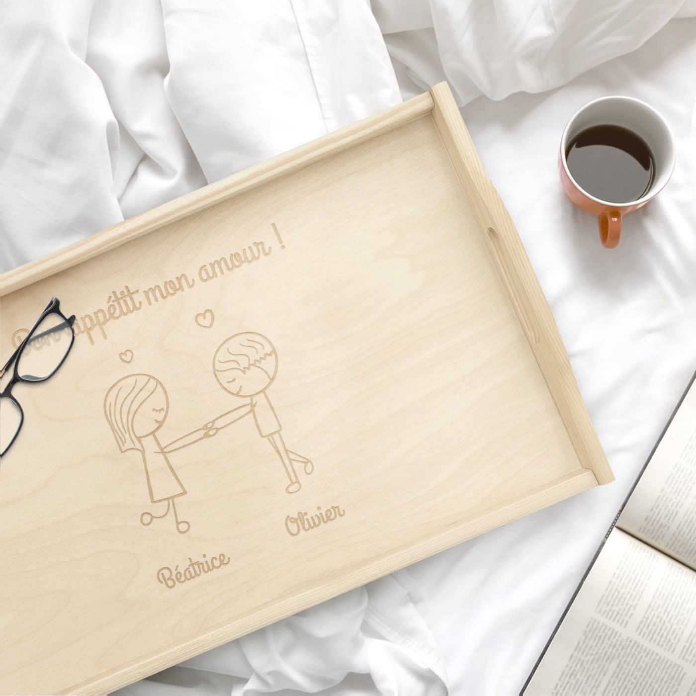 Maverton Table Pliante personnalisée de lit - Tablette au Petit déjeuner pour Parents - Table gravée en Bois de pin - Cadeau pour l’Anniversaire de Mariage pour Couples - Bon appétit