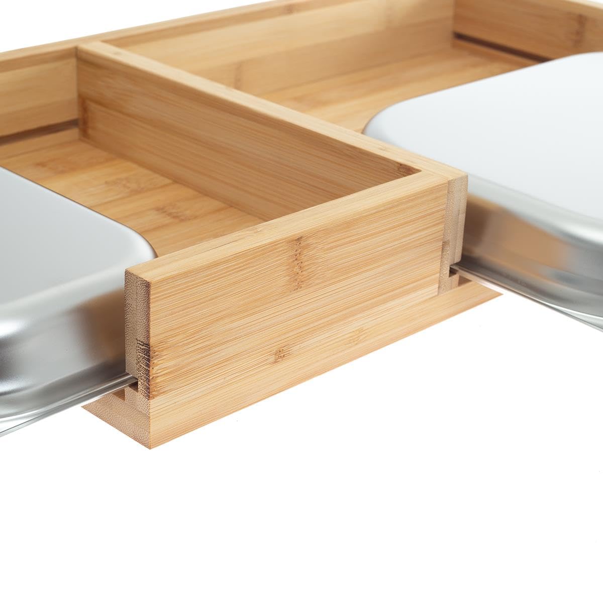 Bambus Schneidebrett 50,7x28x7 cm mit GN 1/2 & GN1/4 Behälter – Tranchierbrett aus Bambus, hygienisch & langlebig, mit herausnehmbaren Edelstahl-Auffangschalen zum sauberen Schneiden & Sammeln