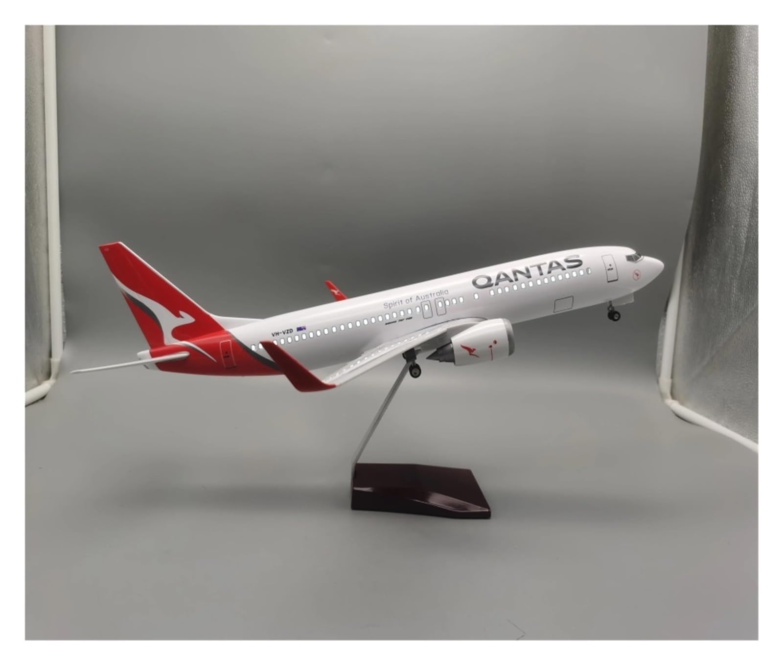 Giocattoli per aeroplani pressofusi 47 cm per Qantas B737 Australia Modello di Aereo Aereo in Miniatura in Resina Display da Tavolo Appassionati di Aviazione per Raccolta ed Esposizione (con Luce)