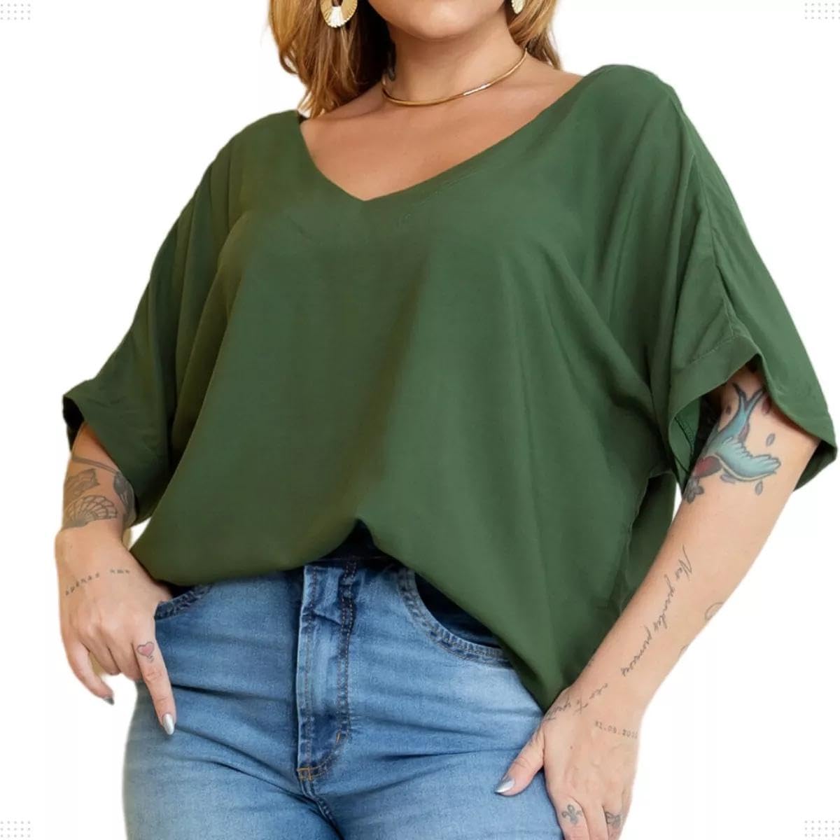 Blusa Feminina Gola V Lisa em promoção! Veja a oferta e mais achadinhos de Blusas 5 Hoje é o melhor dia para comprar Blusa Feminina Gola V Lisa com aquele preço maroto! Promoção! Aproveite a oferta! 5