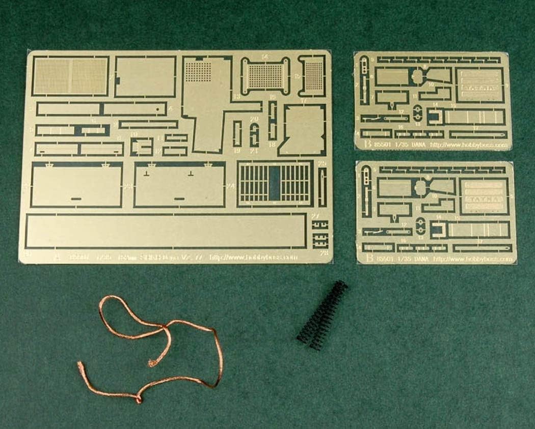 Hobby Boss 152mm ShkH Dana vz.77 Vehicle Model Building Kit