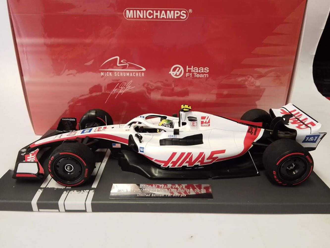 Minichamps- Auto in Miniatura da Collezione, Colore Rosso/Bianco/Nero, 1/18, 117220147
