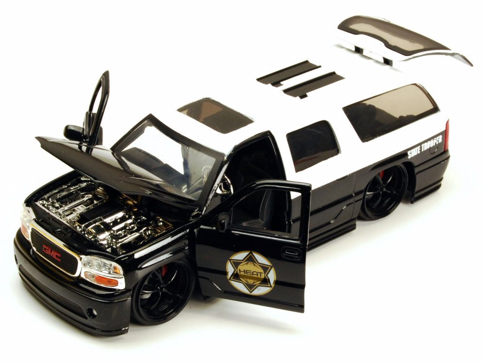 2002 GMC Yukon Denali Police 1/24 Diecast Model Car by Jada