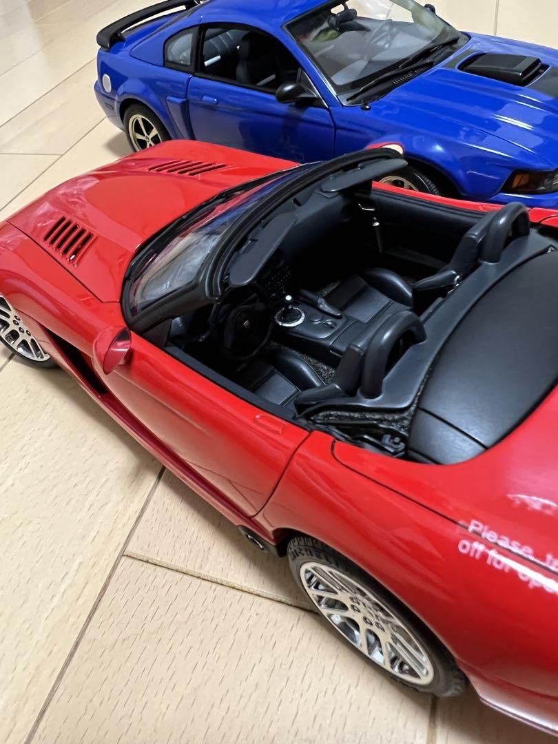 Amazon.co.jp: オートアート 118 ダッジ バイパー SRT-10 レッド  