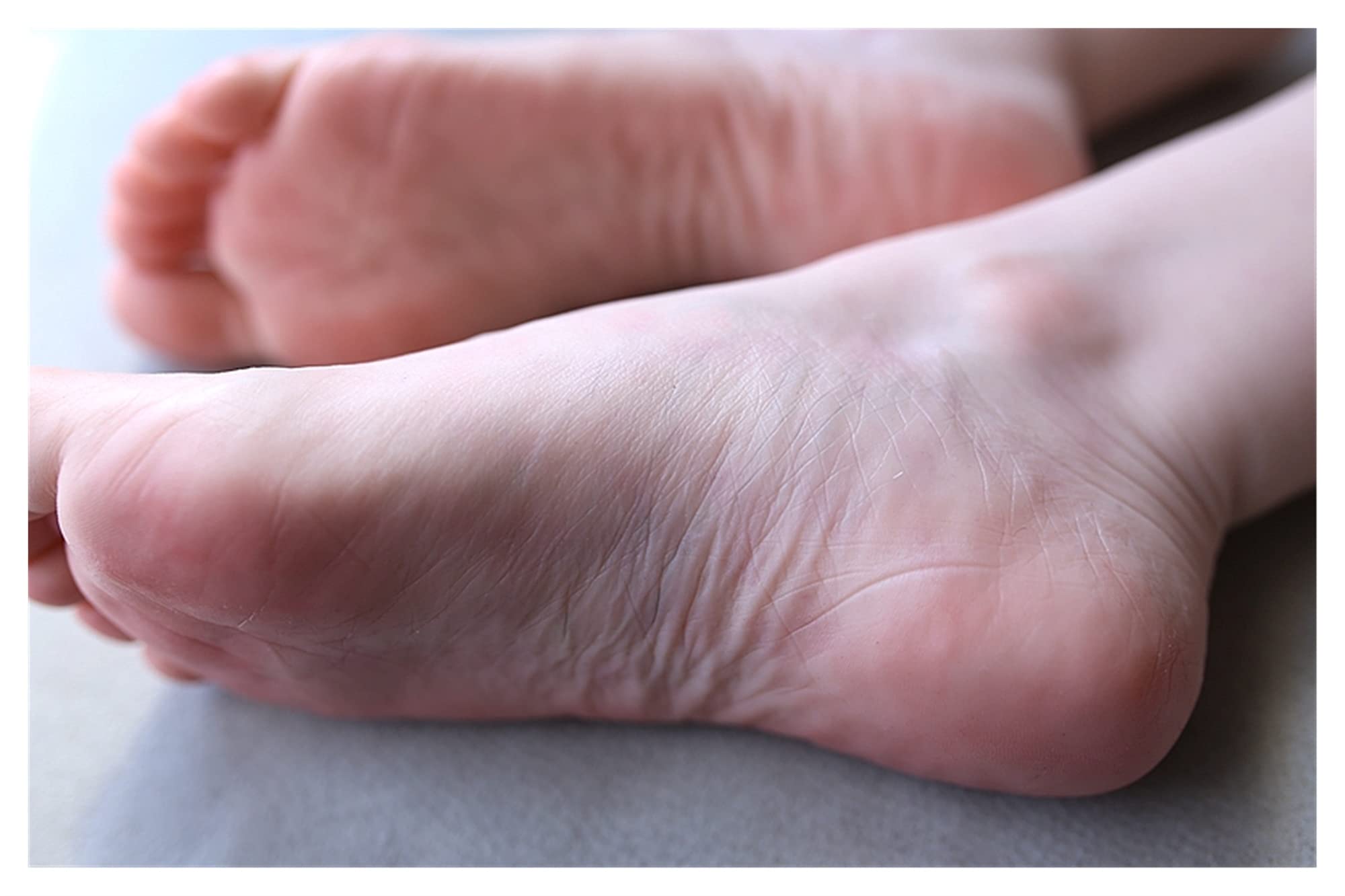 22cm Długość Silikonowa stopa Model Cheerleaderka Dziewczyna Piękna Symulacja Nogi Pończochy Fetysz Tatuaż Buty Biżuteria Wyświetlacz TGZ3622.(Left foot)