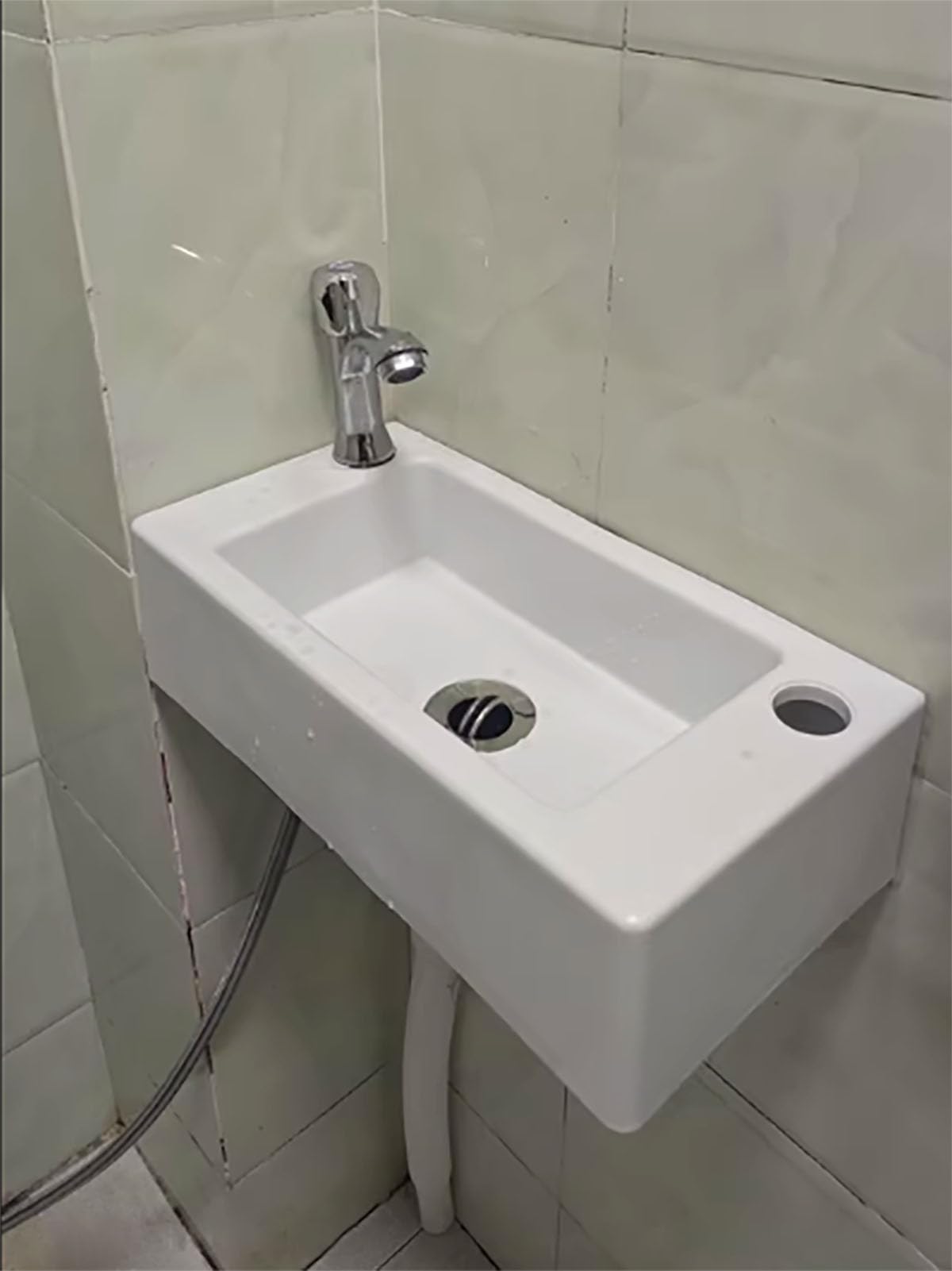 Piccolo lavabo in plastica per montaggio a parete per roulotte, camper, WC ospiti, bagno, 40 x 20 x 11 cm, bianco, ideale per campeggio, giardino, cantieri, con scarichi da 75 cm