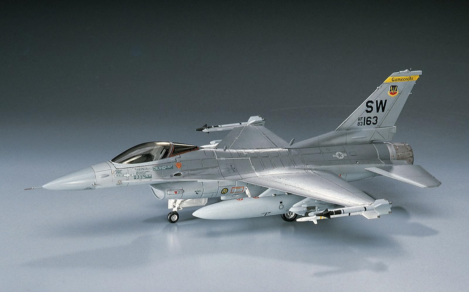 アメリカ空軍のF-16C ファイティング・ファルコン プラモデル 完成品 Amazon.co.jp: ハセガワ 1/72 アメリカ空軍 F-16C ファイティング