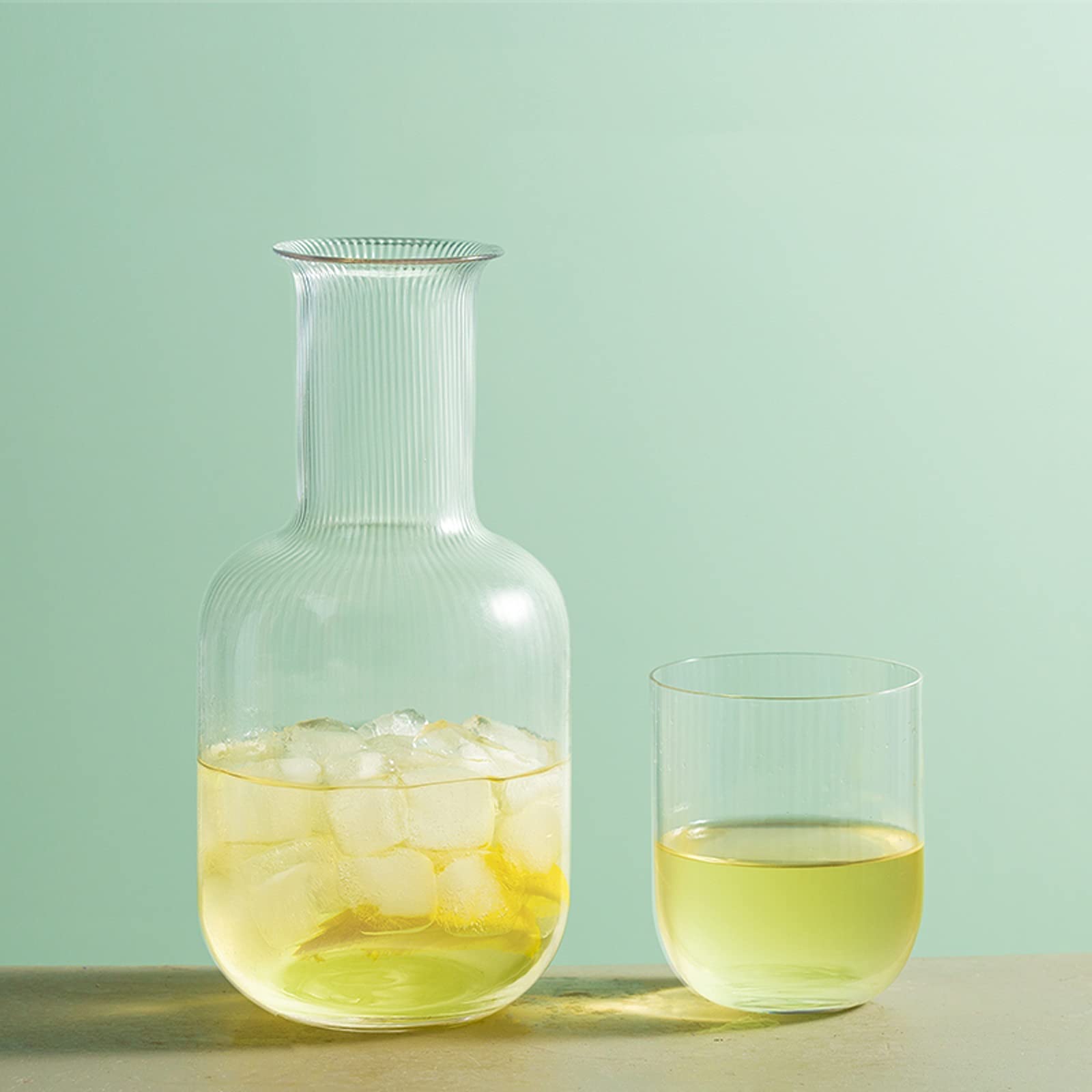 Cruche 27 onces Pichet en verre simple avec une tasse d'eau Chaîne Vertical Motif Cruche à eau froide for le lait, le jus, les boissons chaudes et froides Cruche a Eau