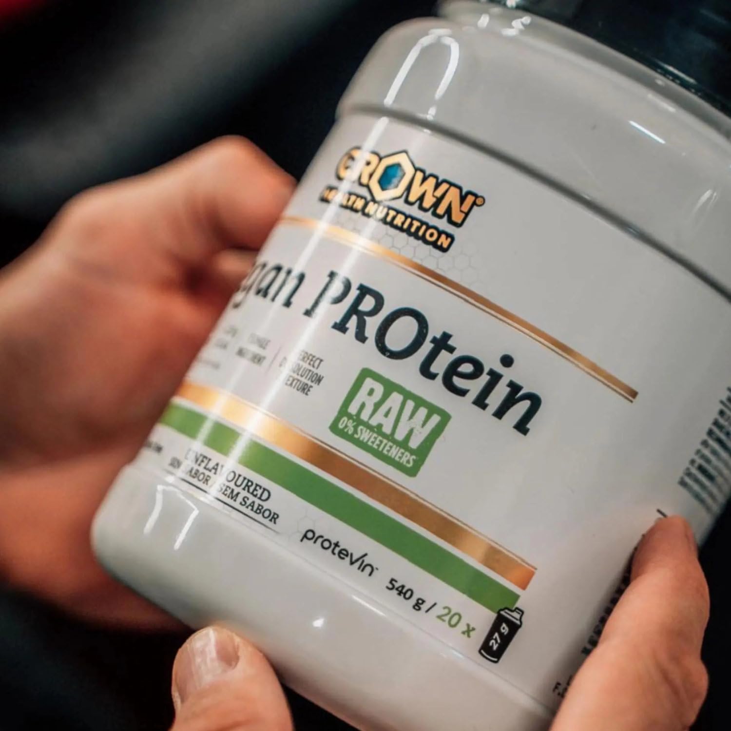 Crown Sport Nutrition Vegan PROtein Raw - Innovadora proteína vegana de alto rendimiento hecha a base de proteína de levadura (Saccharomyces Cerevisiae) (Bote de 540g (20 tomas), Sin sabor)