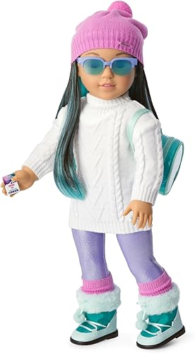 Miniatura 2 de American Girl Corinne Tan Girl of the Year 2022 - Accesorios para muñecas de 18 pulgadas con sombrero, gafas de sol y mochila, para mayores de 8 años