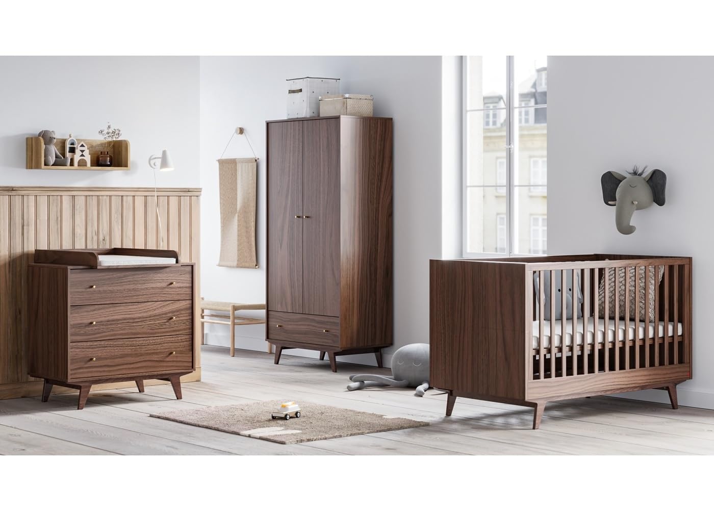 Babyzimmer Kinderzimmer komplett Set Maddy Weiß Walnuss Schrank Kommode Bett (Walnuss)