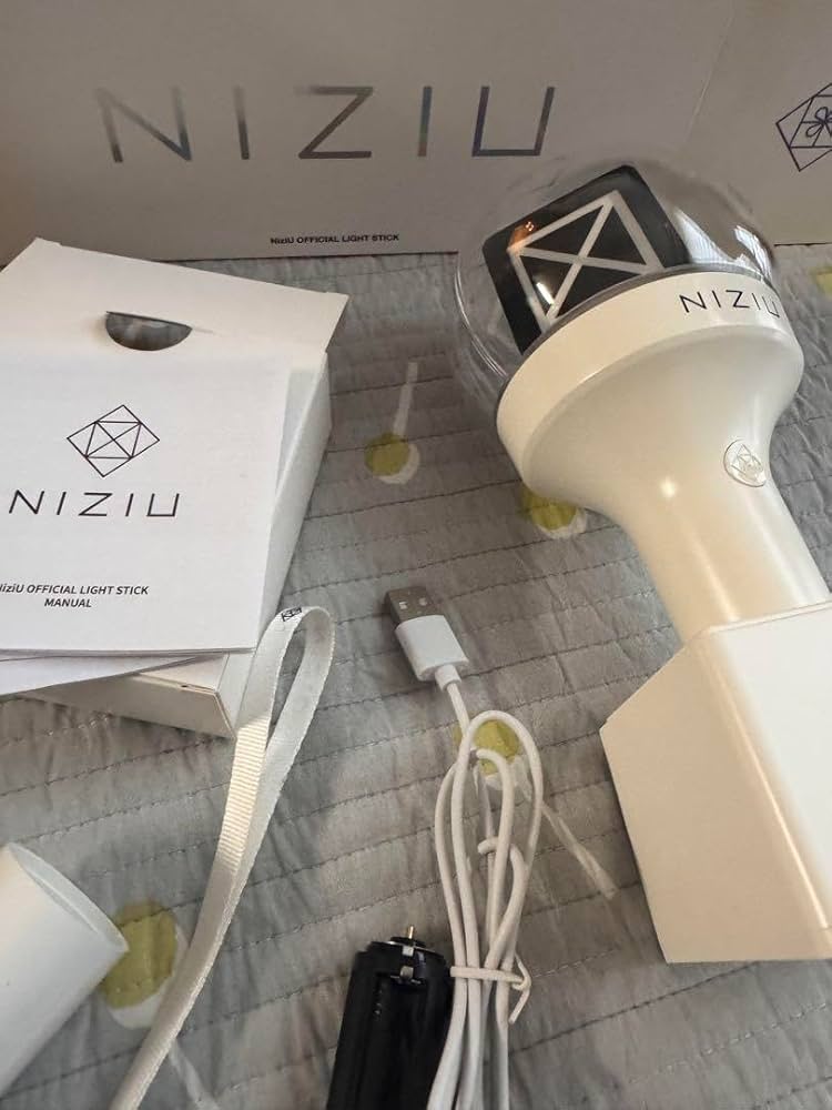 NiziU ペンライト 公式 NiziU OFFICIAL LIGHT STICK – JYP JAPAN ONLINE STORE