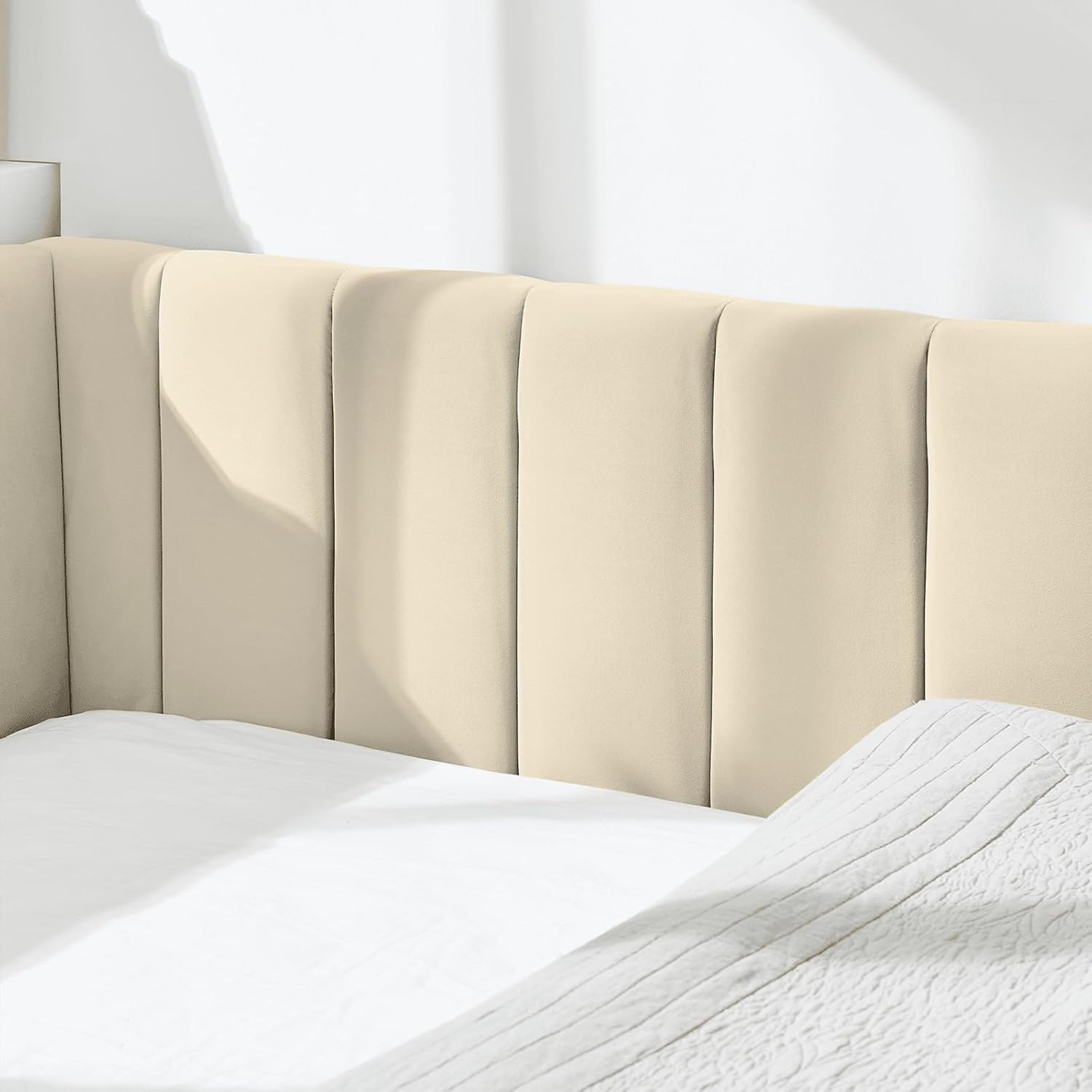 Antetek Full Size Day Bed, Modern Tufted Velvet Comfy Upholstered Corner Sofa Bed Daybed Frame with Wooden Slats for Bedroom Guest Room Living Room, No Box Spring Needed, Beige