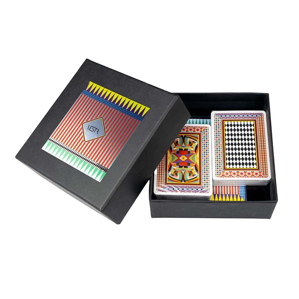 VESTA Jeu de cartes à jouer poker/ramino – Composé de 2 decks – Bloc-notes et crayon inclus – Idée cadeau – Fabriqué en Italie