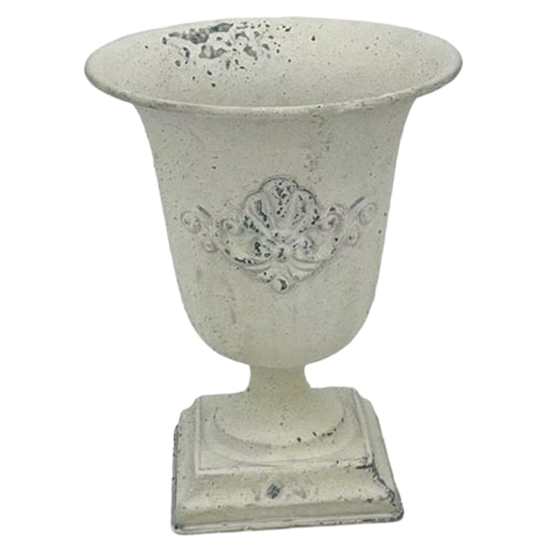 Pot de jardin en métal rustique pour valoriser votre décoration la maison