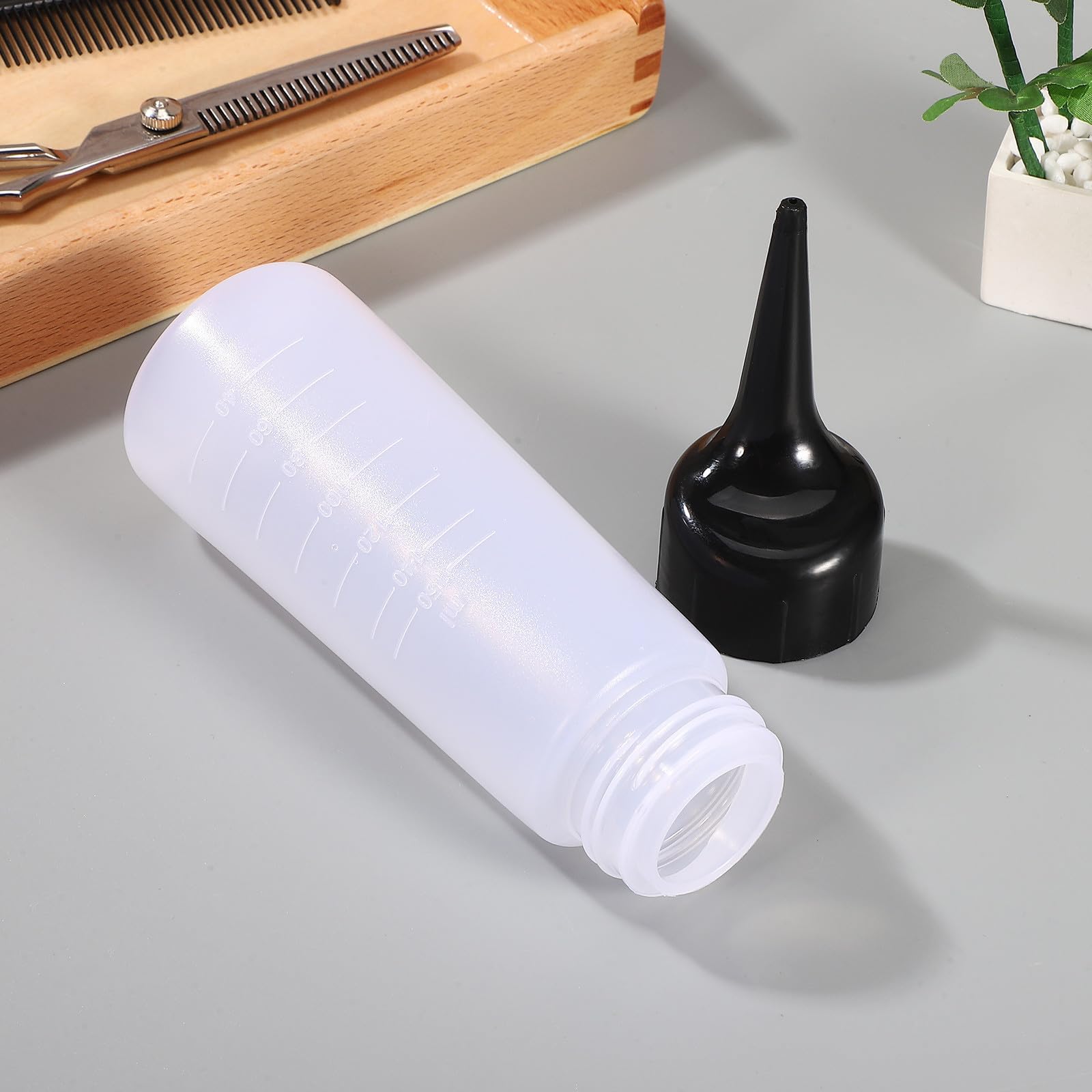 Bottiglia Applicatore Tinta Chioma Bianca in Plastica con Beccuccio Inclinato e Scala Graduata per Applicare Colore e Trattamento Chioma