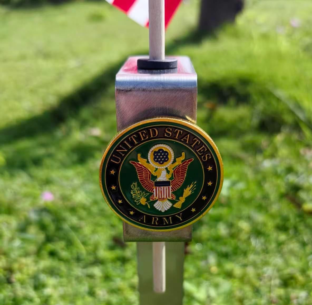 Army Veteran Grave Marker Flag Holder, US Military Grave Marker Flag Holder with 12x18 Inch U.S. Flag for Cemetery Graveside Decoration, military burial flag holder for cemetery, Decorative Garden Stake For Yard, Military Tribute for Fallen Soldiers and Patriotic Gravesite (U.S. Army)