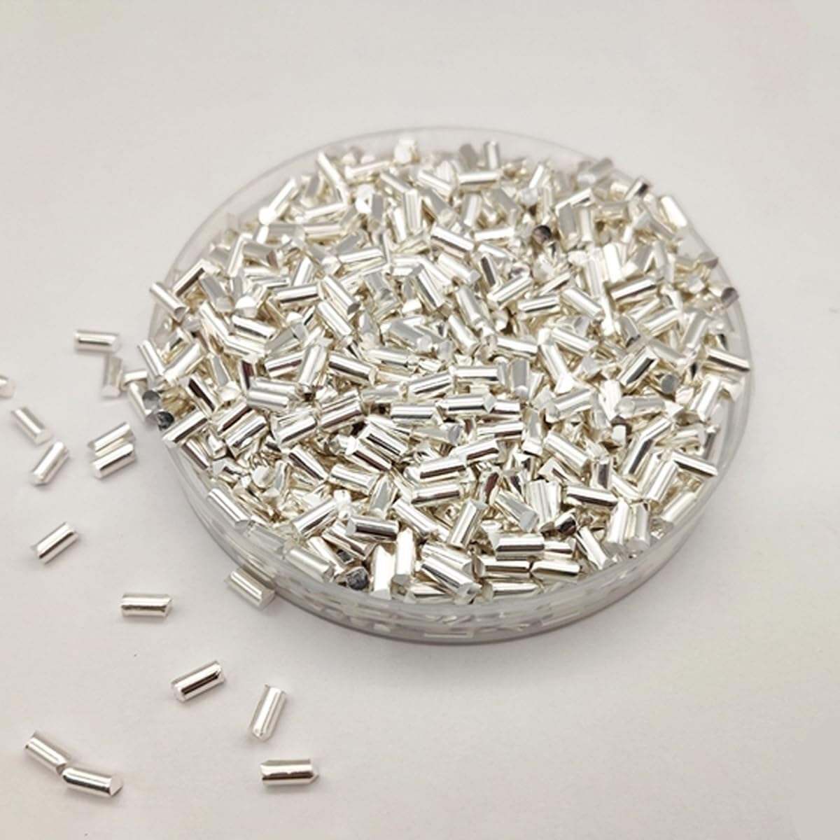 100 gramów srebrnych cząstek metalu - czystość 99,999%, 3 mm x 6 mm do powlekania próżniowego, badań laboratoryjnych, wyrobu biżuterii, elektroniki i nie tylko