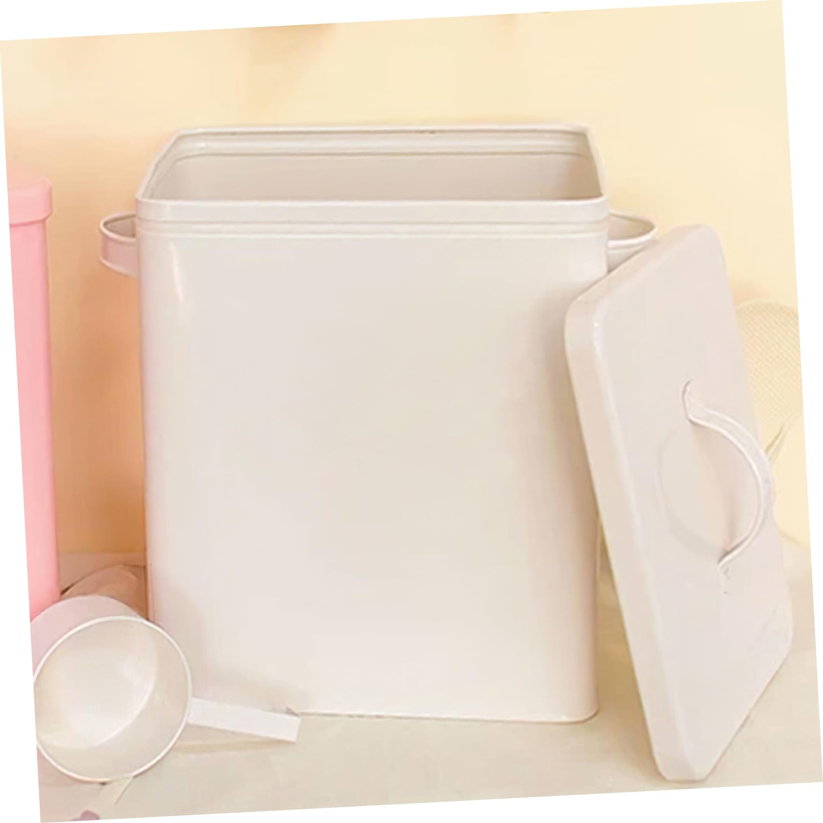 Scatola portaoggetti in metallo bianco da 5 kg, per riso e farina, pratico contenitore dosatore, secchio per riso durevole per cucina di famiglia, soluzione compatta per conservare gli alimenti