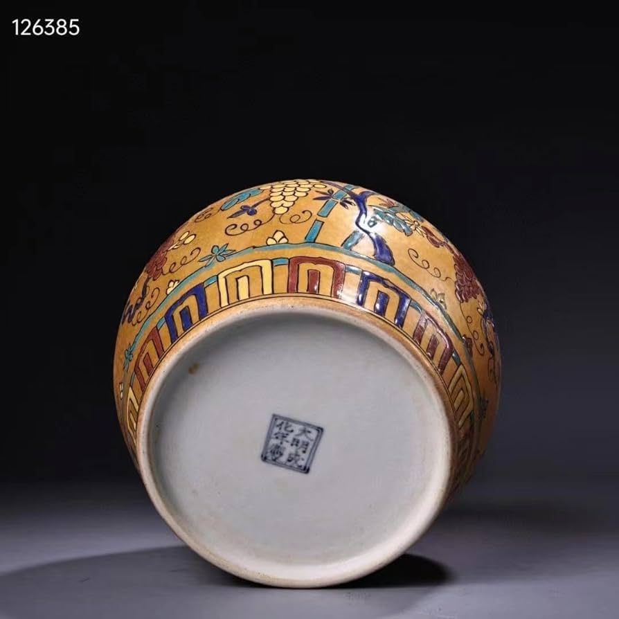 中国・収蔵品・宮廷の御蔵品・純手描きの金・粉彩・磁器の壺・漆箱付