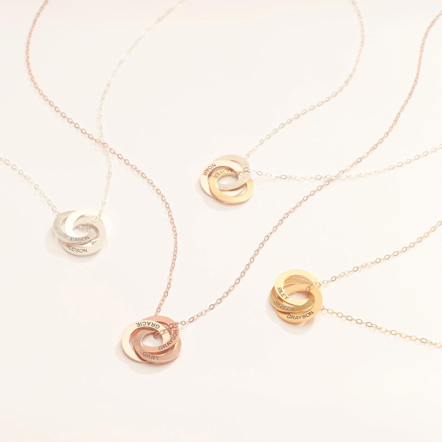 CAITLYNMINIMALIST Custom Interlocking Ring Multiple Name Necklace Personalized Gift for Mom - Image 3