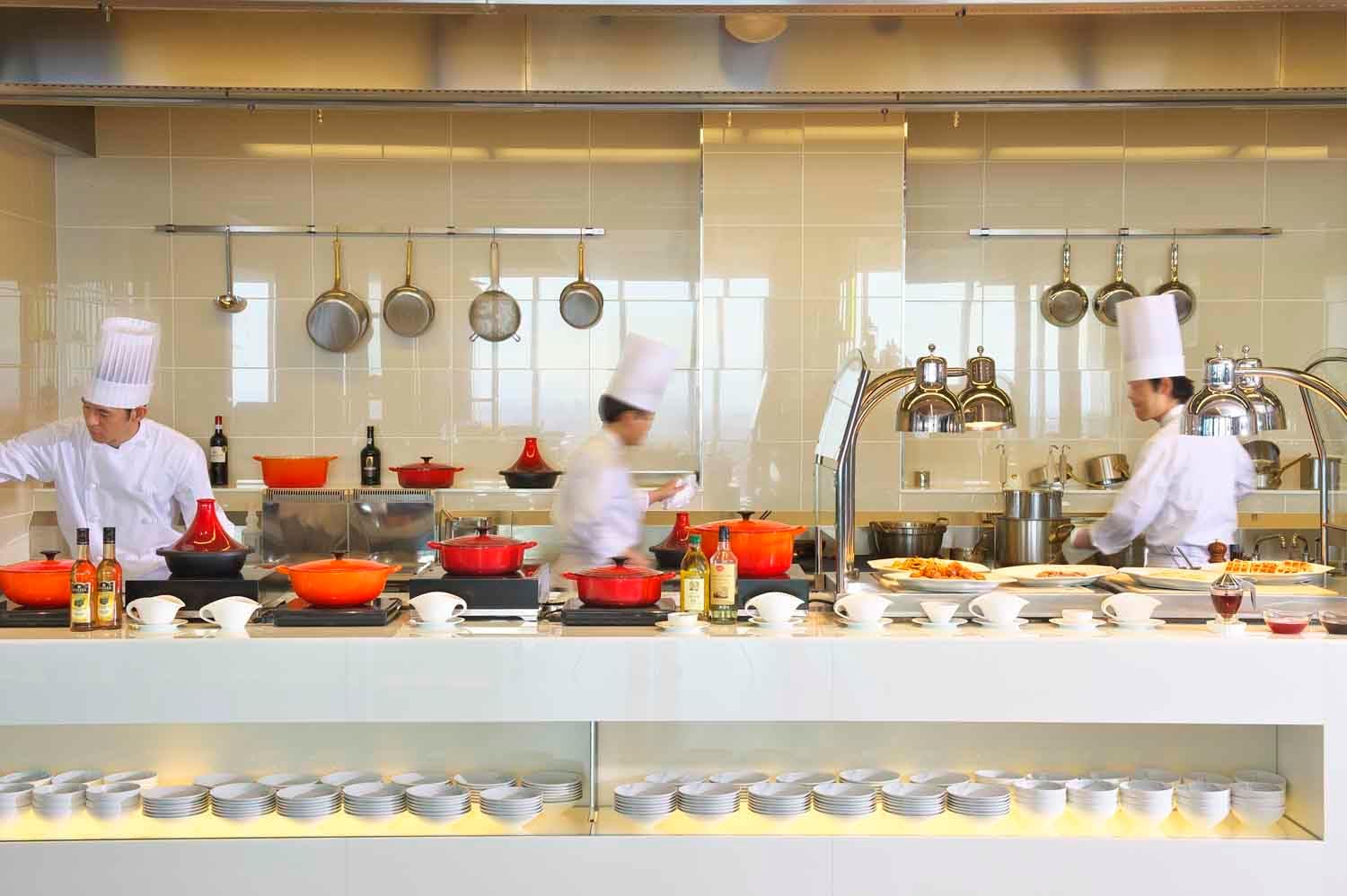 Le Creuset Enameled Cast-Iron 9-Quart Round French Oven, Flame