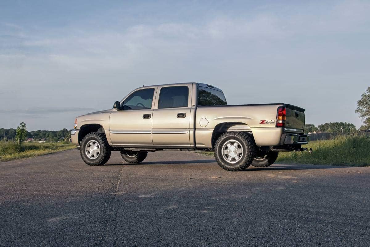 Rough Country 2" Leveling Kit for 2000-2006 Chevy/GMC Tahoe/Yukon - 27330