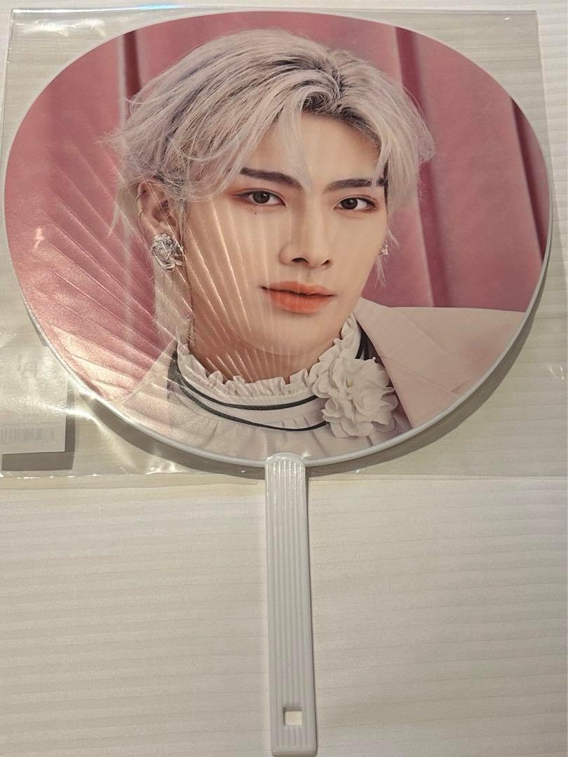 ユン Yoon Lit タオル Stayc グッズ うちわ STAYC ユン 直筆サイン入り