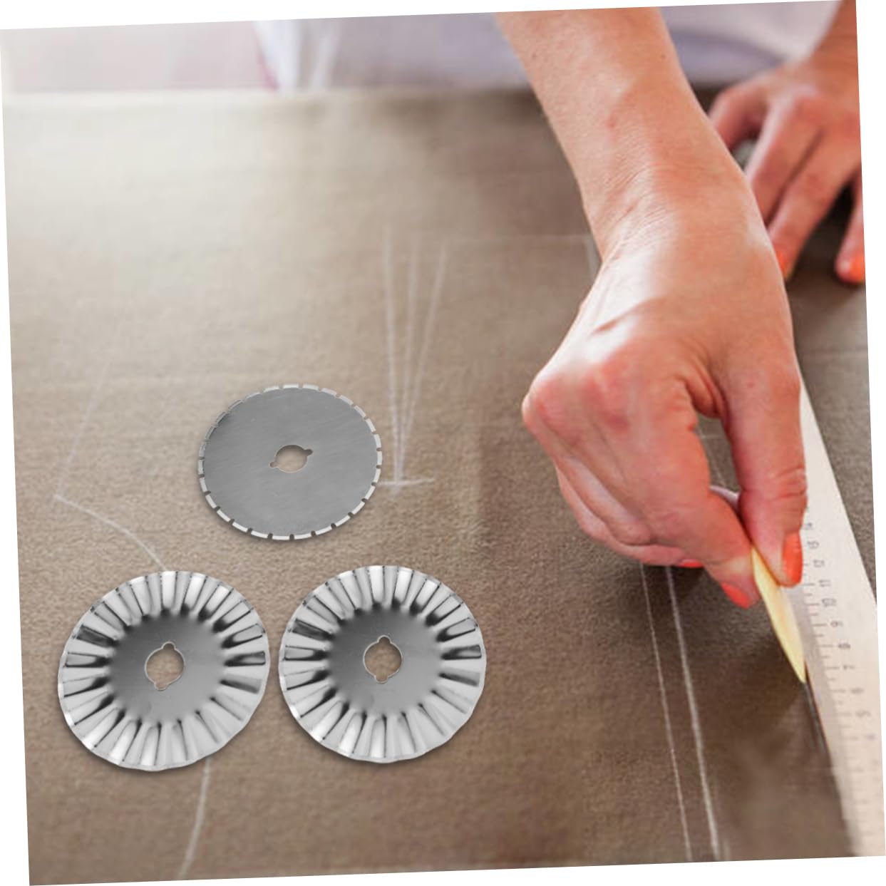 Lurrose 21stücke Rotationsschneider Klingen Teiliges Ersatzklingen Aufbewahrungskoffer Geeignet Für Stoff Papier Leder Und Bastelarbeiten Gerade Gezahnt Gewellt
