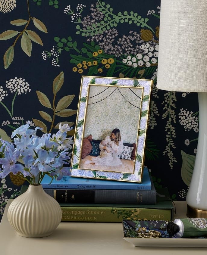 Miniatura 7 de RIFLE PAPER CO. Marco de fotos de 4 x 6 pulgadas, para fotos especiales con amigos y familiares, marco de fotos único con patrón estilizado para