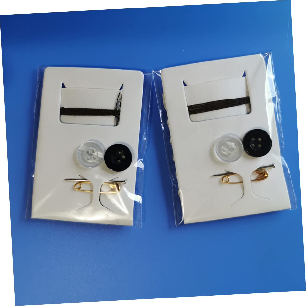 HOMSFOU 15pcs Mini Sewing Kit Portable Sewing Needle with Threads Buttons and Pin for Quick Repairs Hotel