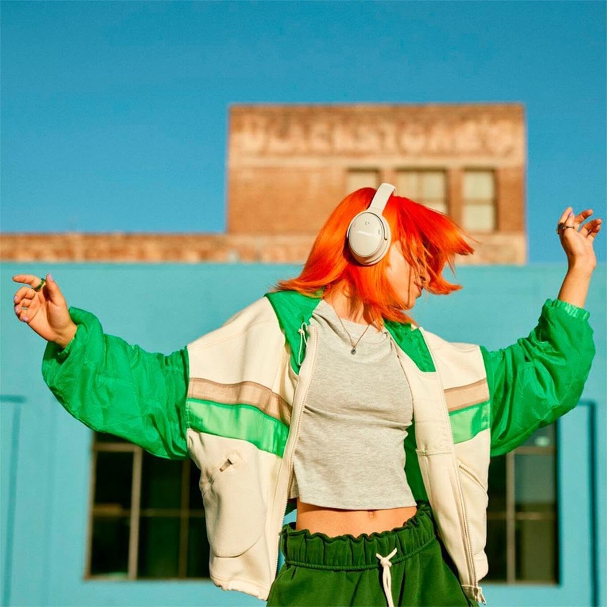 Bose QuietComfort Wireless Noise Cancelling Over-Ear Headphones - White Smoke, With Power Bank - Image 8