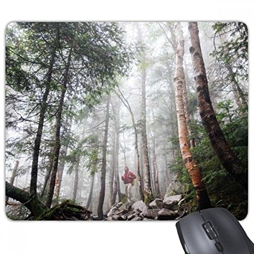 Tapis de souris brouillard de forêt pour un bureau zen et ordonné