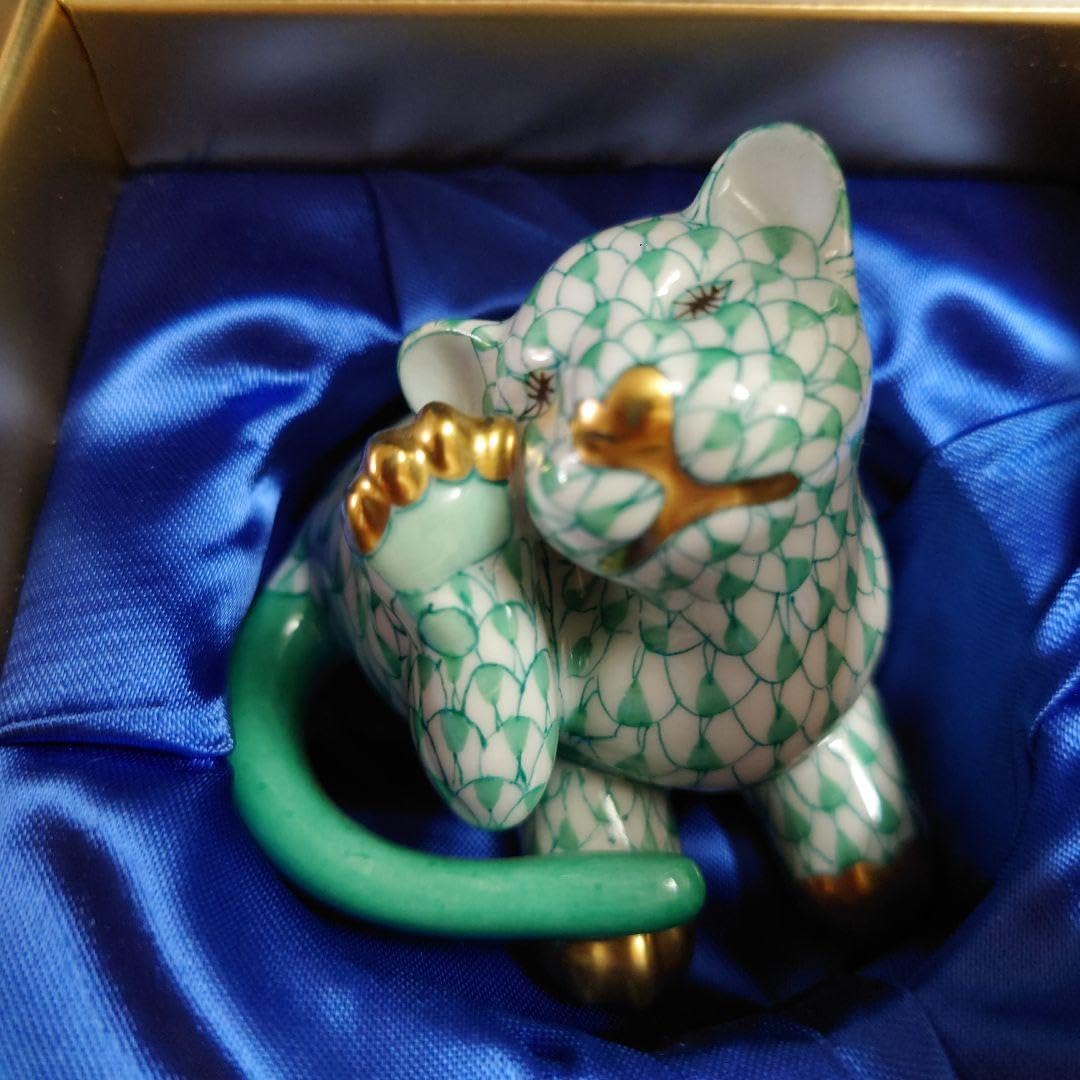 Amazon.co.jp: HEREND Zodiac Figurine Dog Pottery : Home
