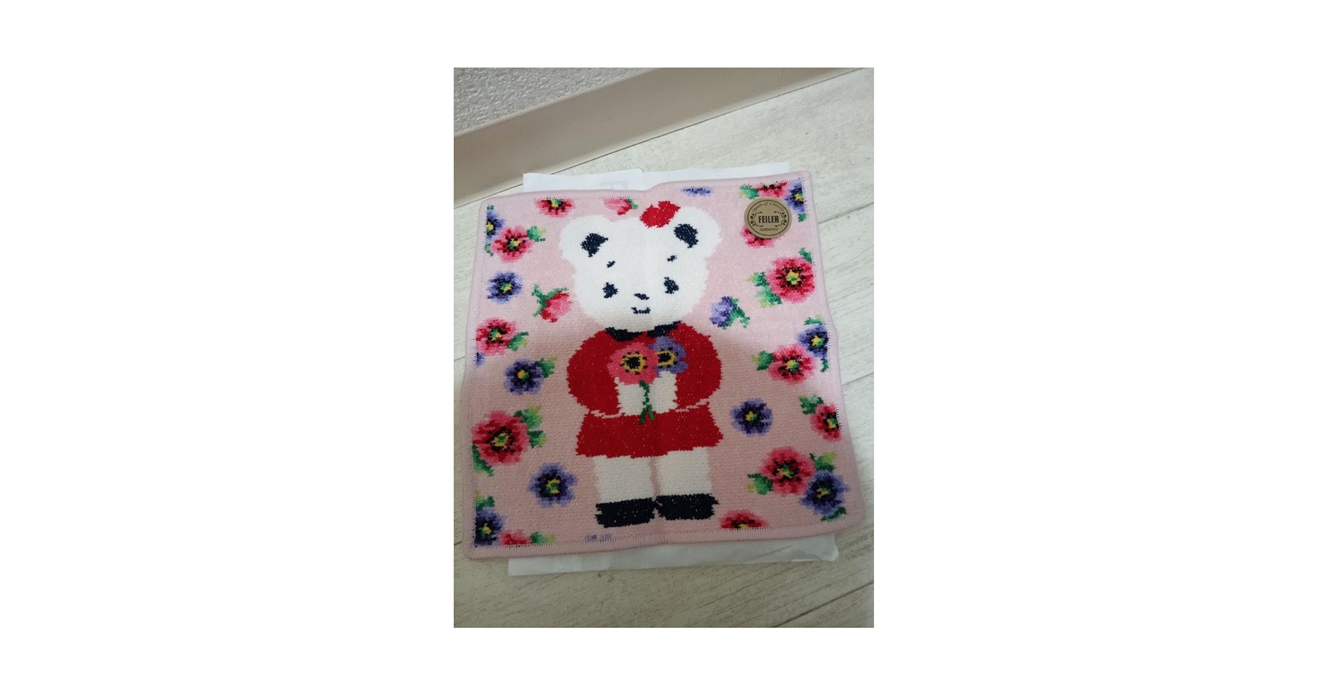 Amazon.co.jp: 阪急うめだ本店 限定 フェイラー ファミリア ハンカチ Amazon.co.jp: 阪急うめだ本店 限定 フェイラー ファミリア ハンカチ