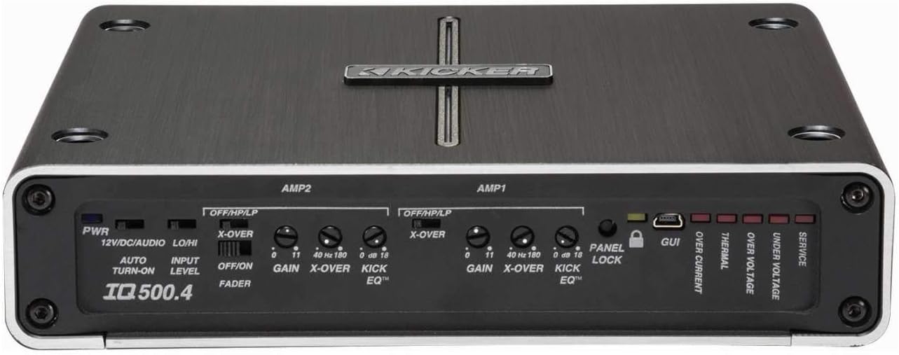 Primeiro plano view of the Kicker IQ500.4 Q-Class Amplifier's control panel with various knobs and switches.