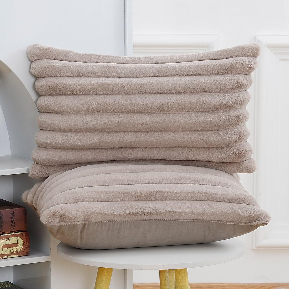 Madizz 2 Pezzi Federe in Lana Corta Velluto Copricuscini Morbido Decorativo Fodere per Cuscino Lusso Stile per Divano Camera da Letto Tortora chiaro 40 x 60 cm