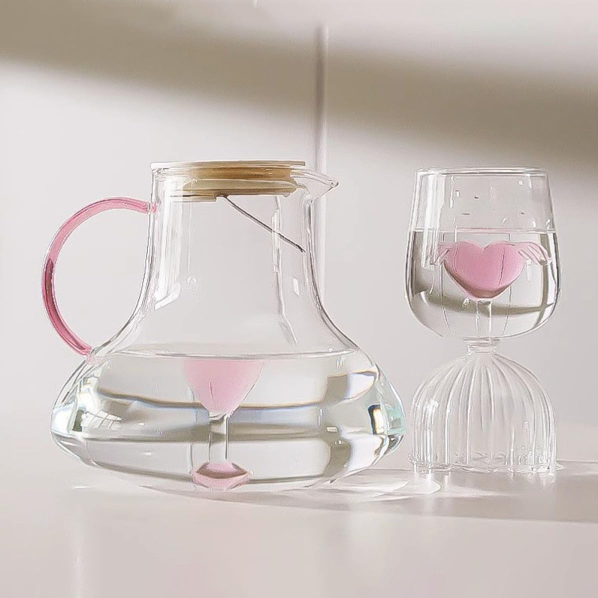 Jarra de Agua de Vidrio de 1500ml Tapa y Asa, Diseño Especial Boquilla Vertedora para Jugos y Té en Cocina o Grandes Fiestas
