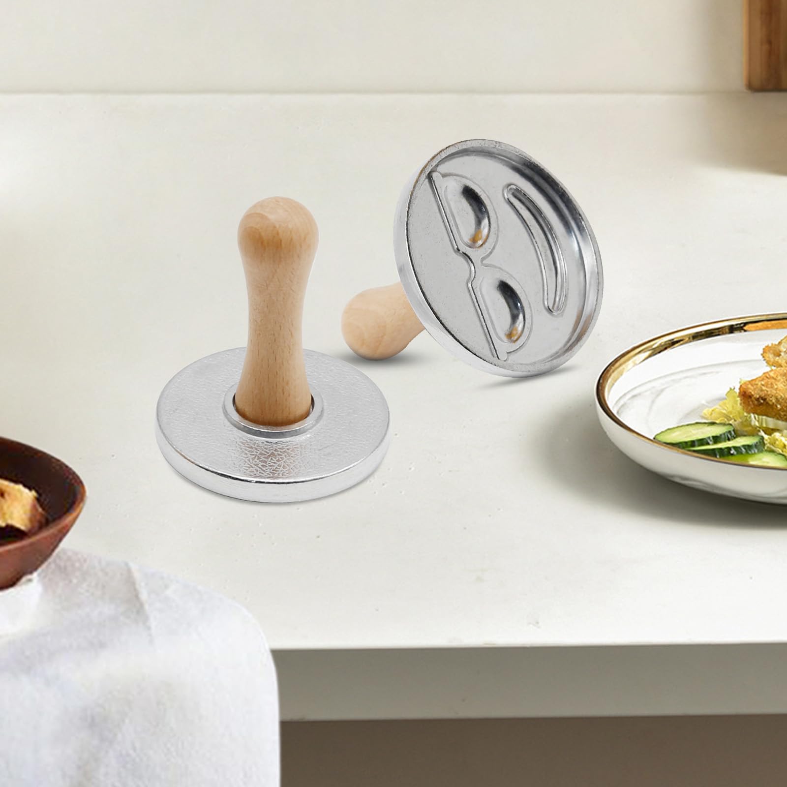 Hoypeyfiy 6 sellos de galletas para hornear, sellos geométricos de cítricos y emojis con mango de madera dura natural, molde redondo de metal de 3 pulgadas para pasteles, pasteles, horneados