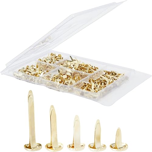 Juvale Mini soportes de papel de cabeza plana para manualidades, 500 piezas, 5 tamaños (0.37-1 pulgadas), pines partidos de latón dorado,