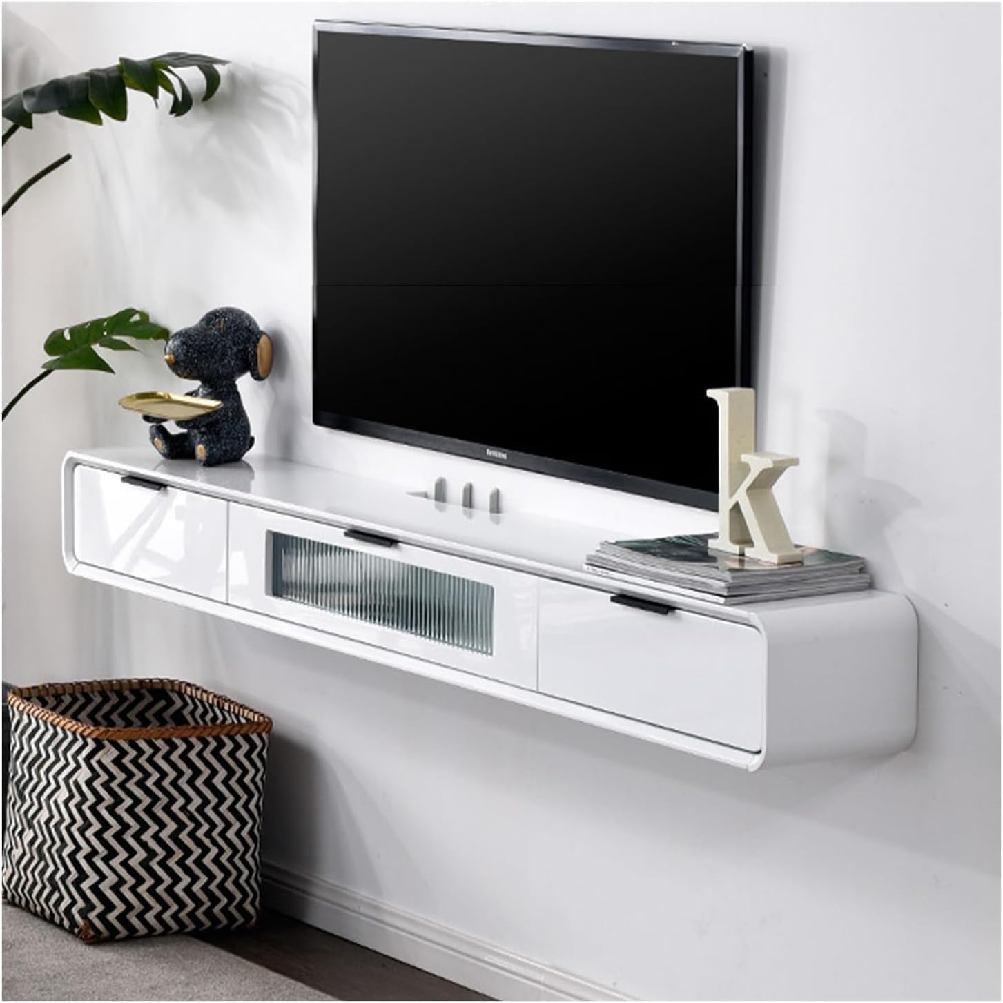 Meuble TV de salon suspendu blanc pour optimiser votre espace de divertissement