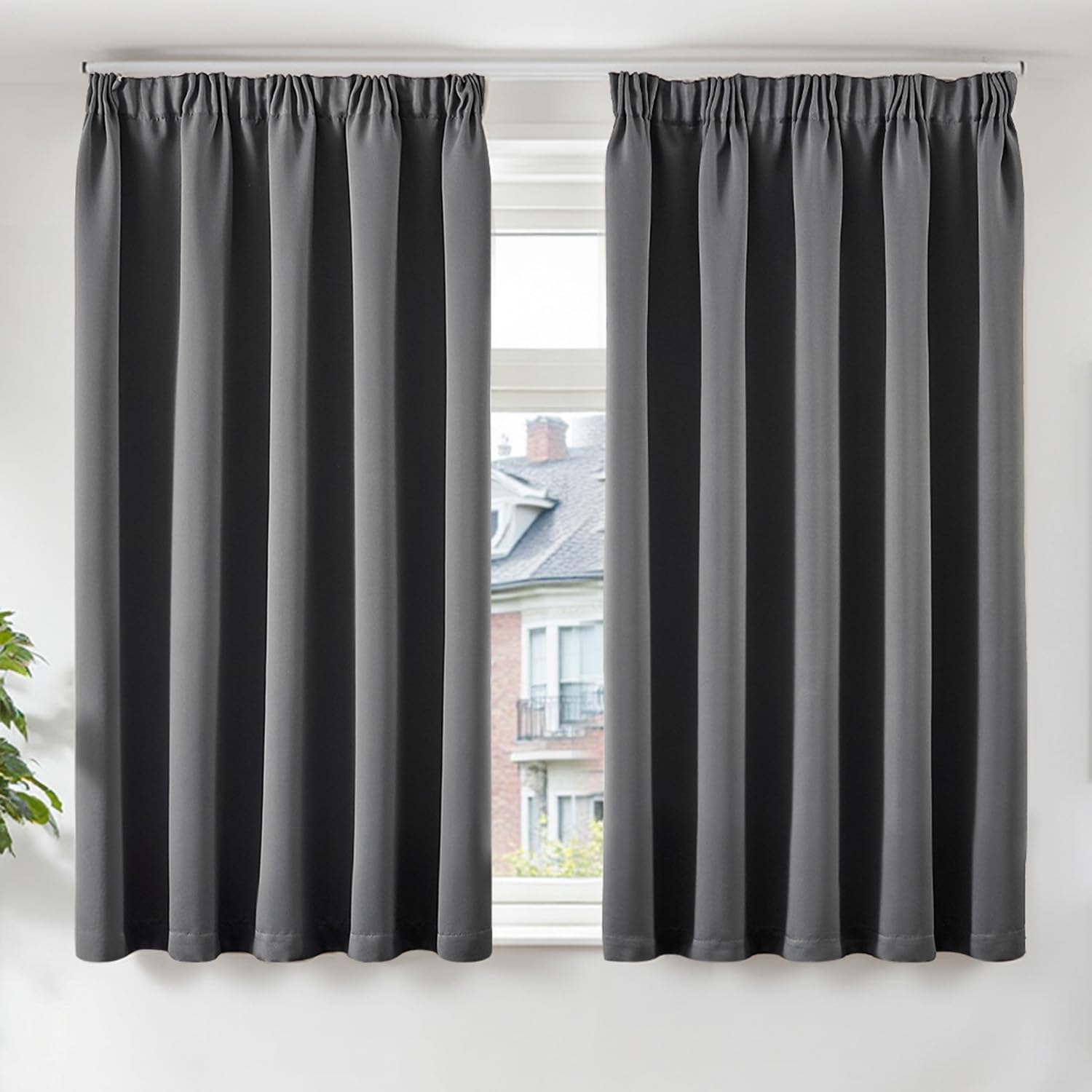 TOPICK Gardinen mit Kräuselband blickdichte Vorhänge Verdunklungsvorhänge Blackout Curtains 145x140 cm 2er Set Vorhänge verdunkelung Schlafzimmer Gardinen Wohnzimmer kurz Fenstervorhang Dunkelgrau