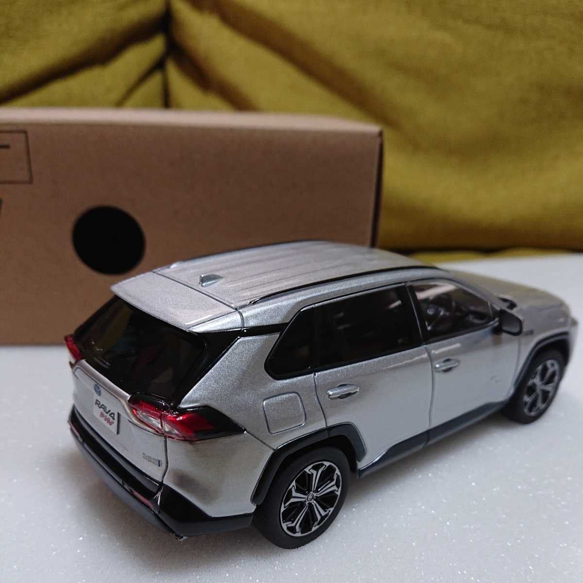 Amazon | 1/30 RAV-4 PHV カラーサンプル ミニカー ディーラー