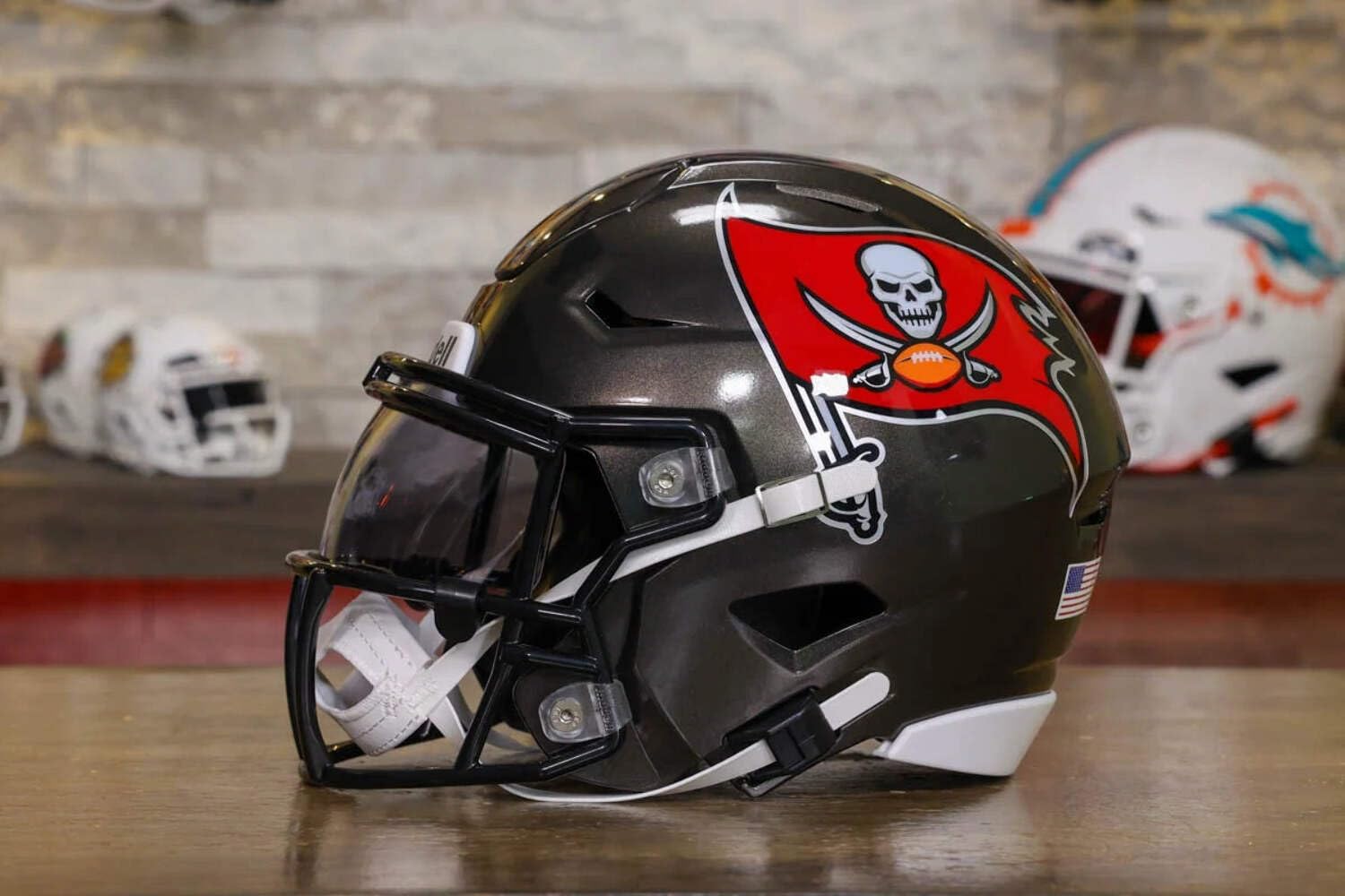 Buccaneers Mid-Size SpeedFlex Helmet - with Free USA Flag Decal - Green Gridiron