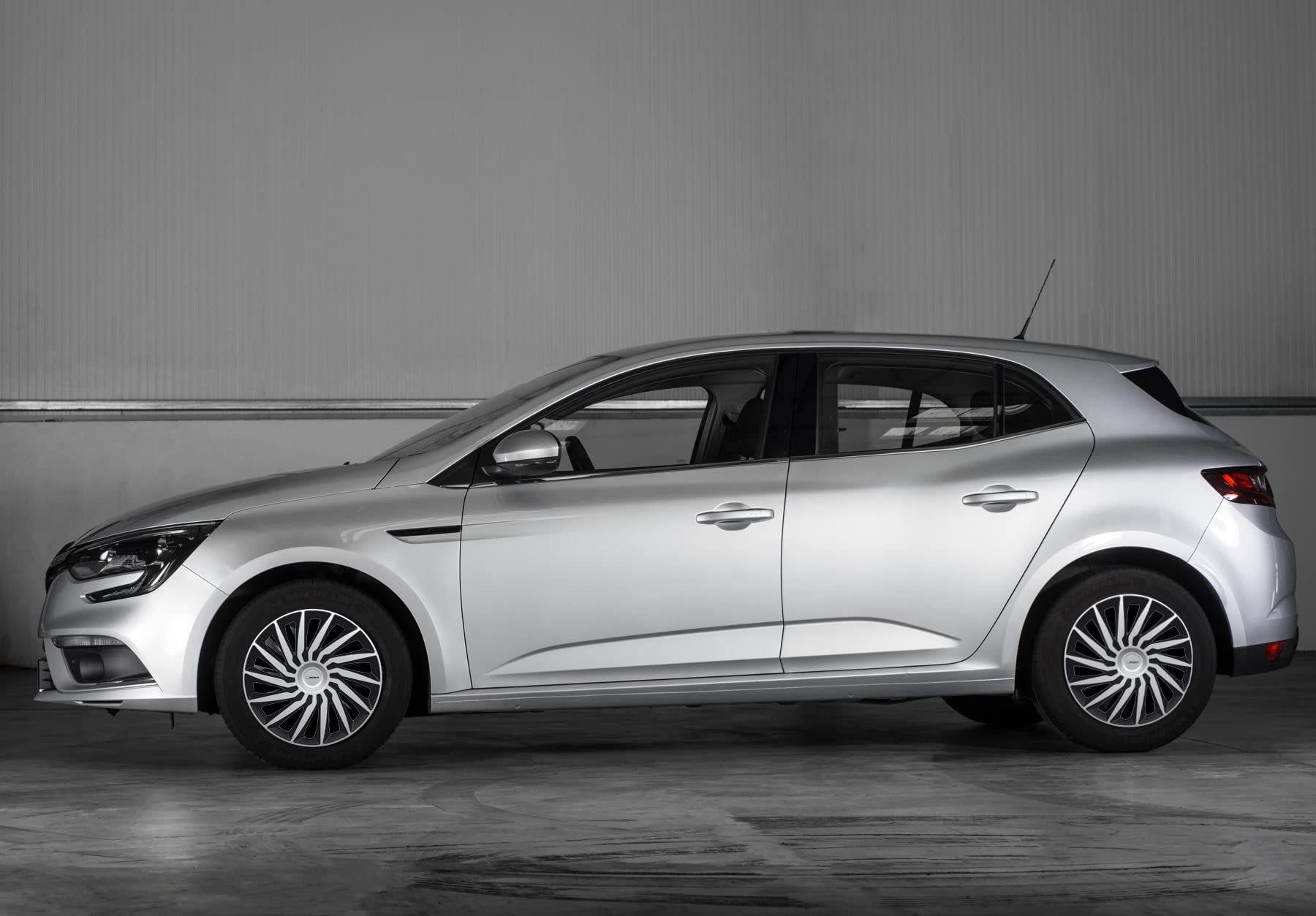 MICHELIN 4 kołpaki na koła NVS KENDO Black Silver 15"