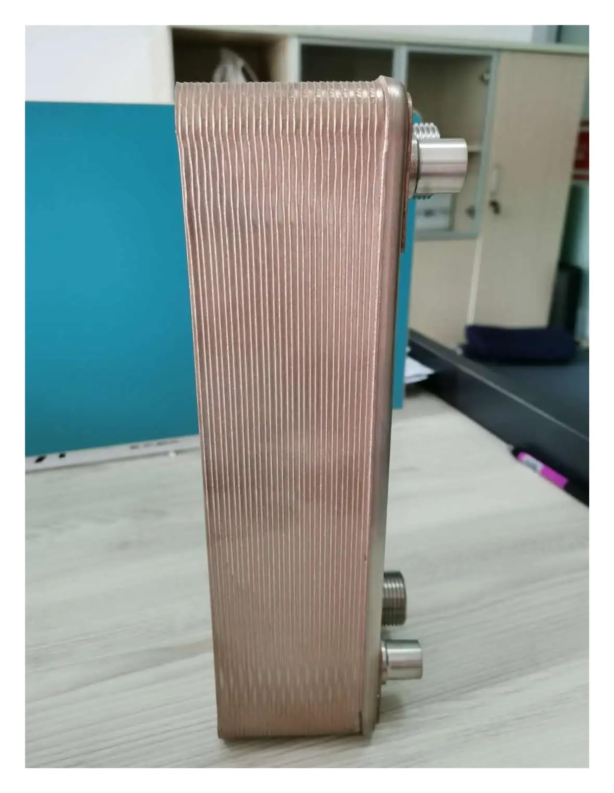 Domojt One Color Plate Heat Exchanger 40 Plates Brazed Plate Heat Exchanger, 1.06M2 Heat Transfer Areas, Stainless Steel Heat Exchanger