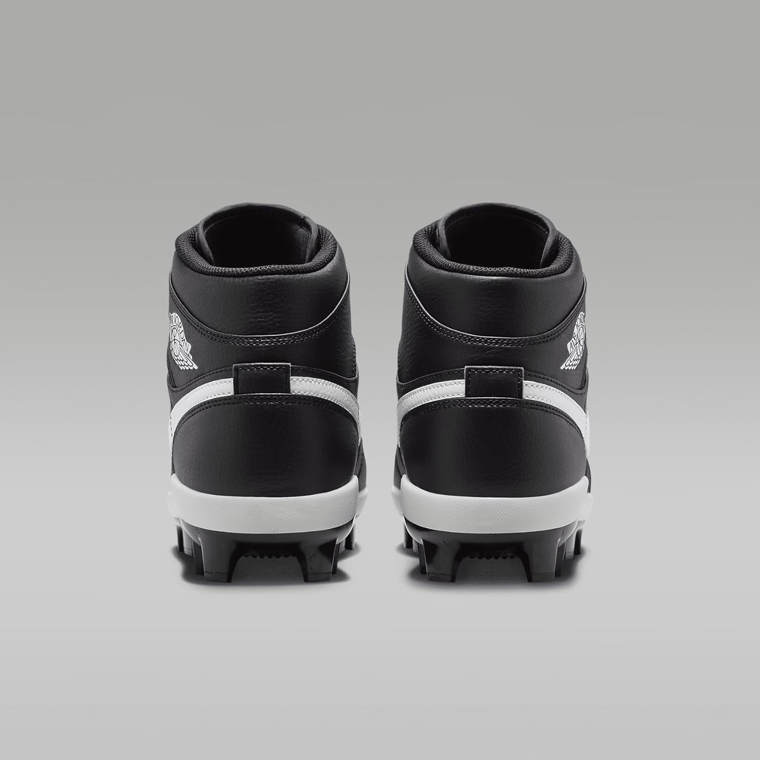 Jordan 1 Retro MCS Men's Baseball Cleats (AV5354-011, Black/White) Size 10