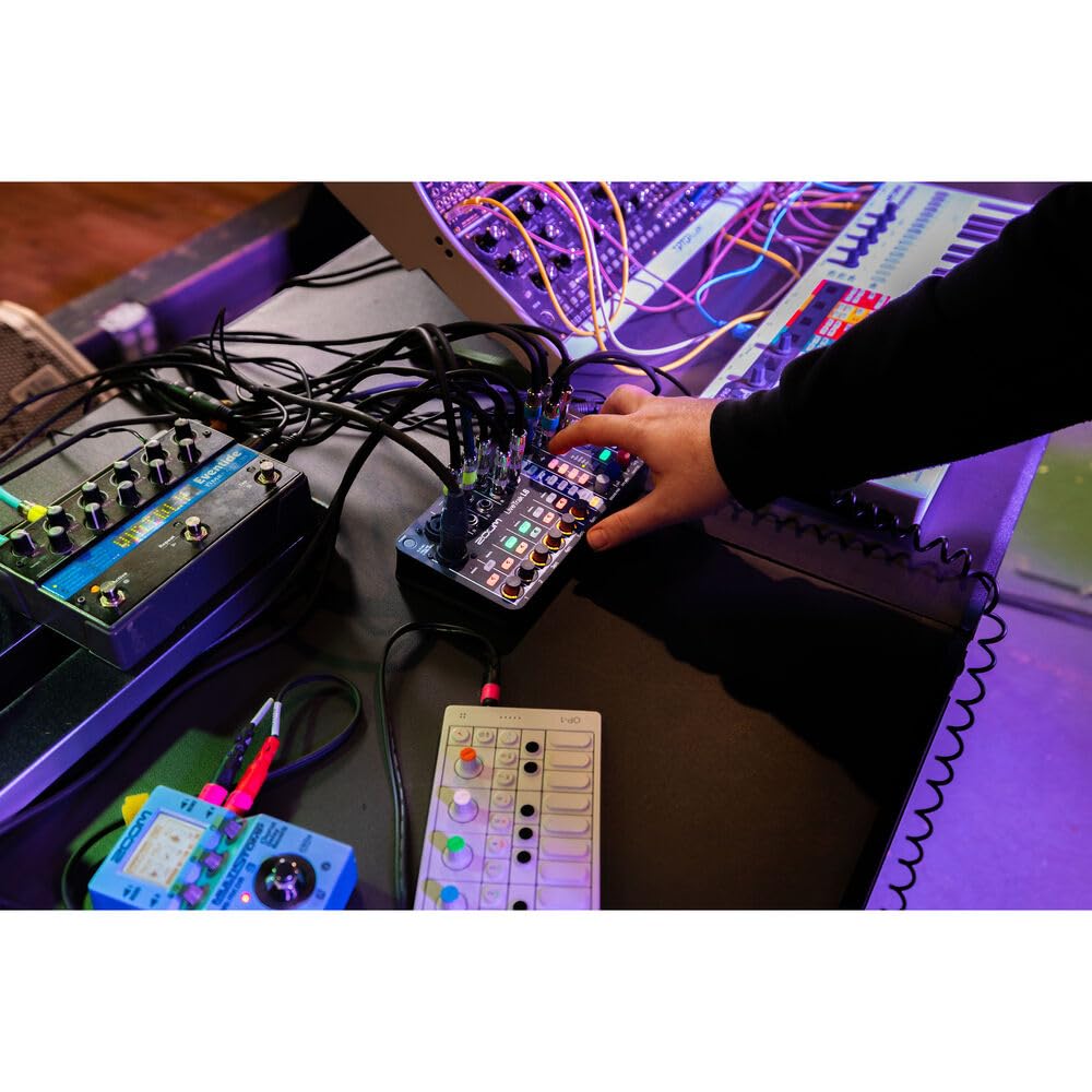 Amazon.com: Zoom LiveTrak L-6 Portable 6-Channel Digital Mixer and