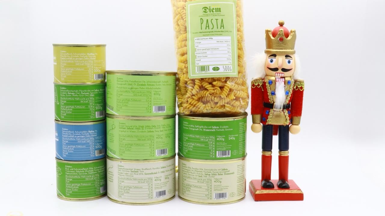Diem Geschenk Set Groß mit Nussknacker, 9 Konserven und 1 Nudeln, Regionale Feinkost aus Bayern, Hausgemachte Wurstwaren und Spezialitäten